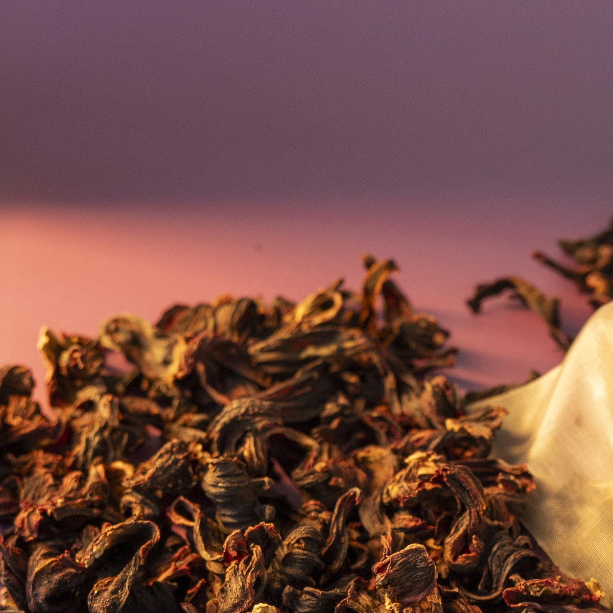 Whole dried roselle petals